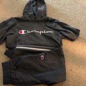 Champion Outfit size Small